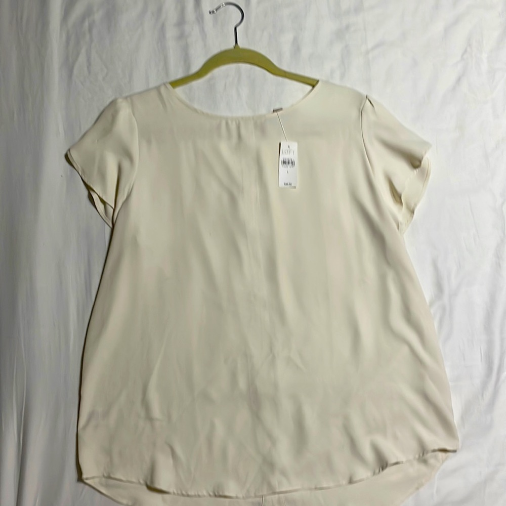 Ann Taylor Loft cream Women’s shirt. NEW. LARGE.